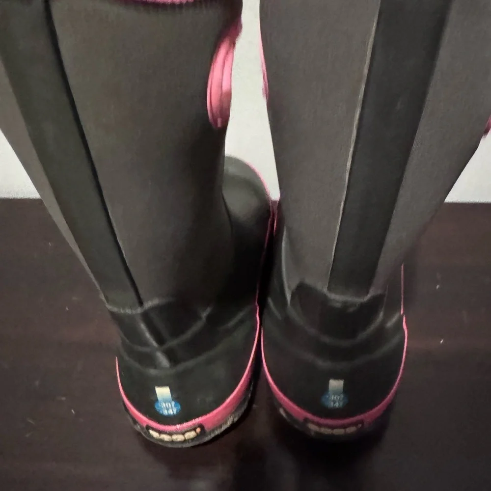 Bogs Classic Matte Kids Waterproof Boots - Black and Pink